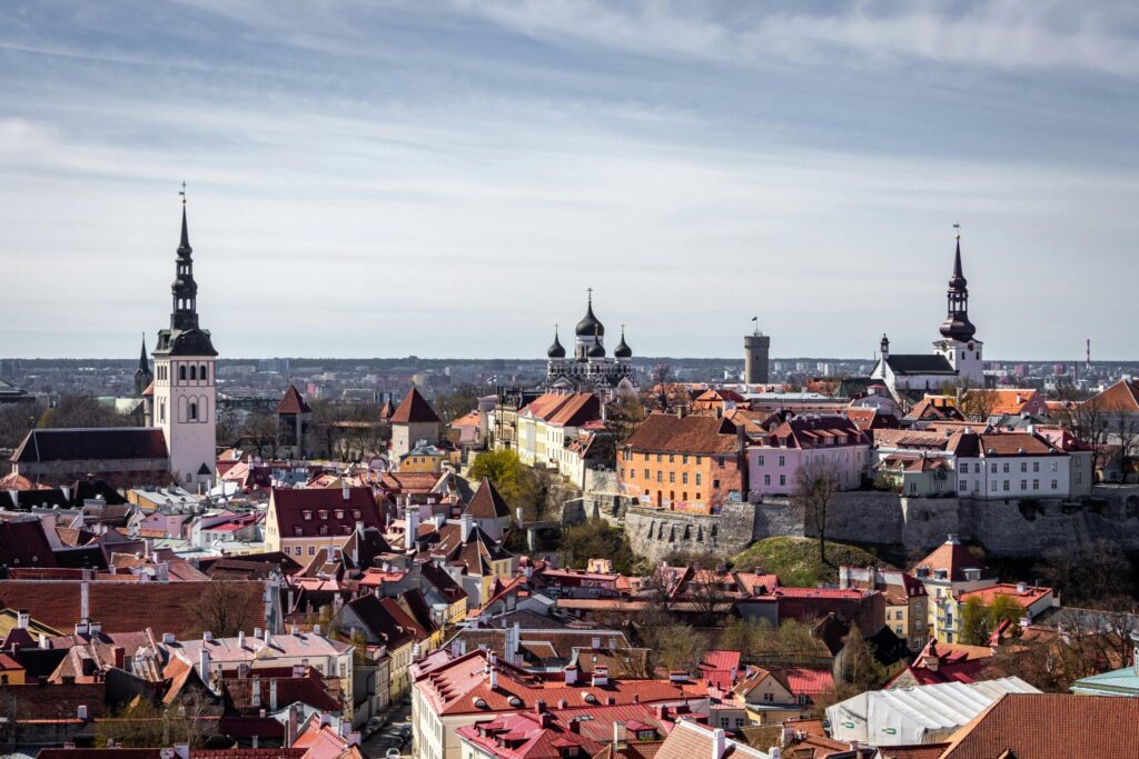 Panoraamanäkymä Tallinnan vanhaankaupunkiin yksityiskierroksella