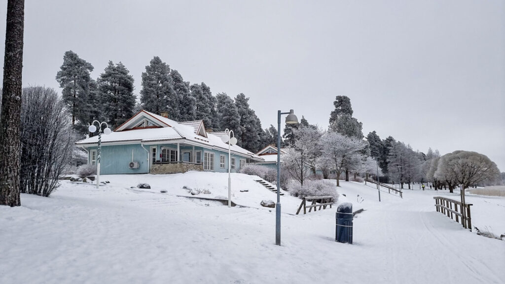 Wooden holiday cottage beside a snowy path in Vuokatti